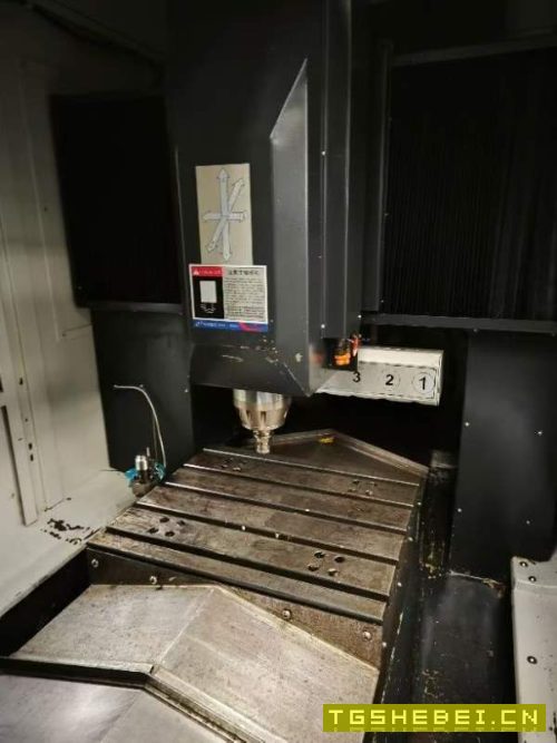 出售同款两台精品扬森600雕铣，安川驱动，BT30主轴240.