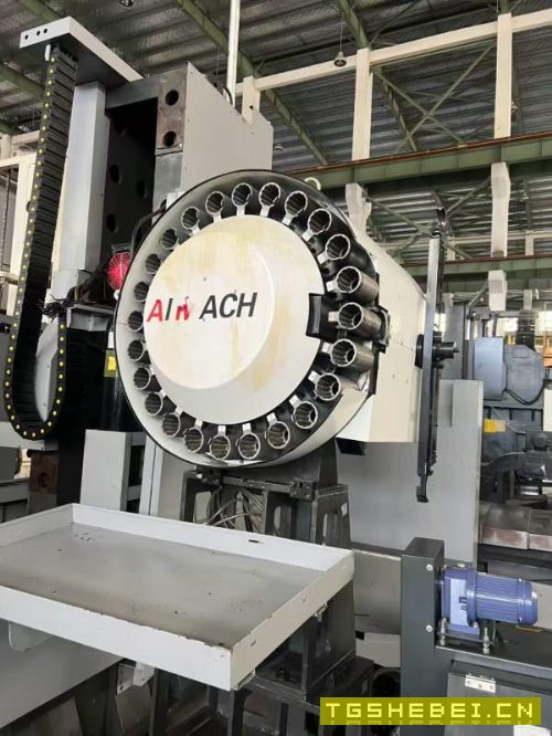 铁正WHY1800卧加,工作台800/800,BT50齿轮头,主轴油.