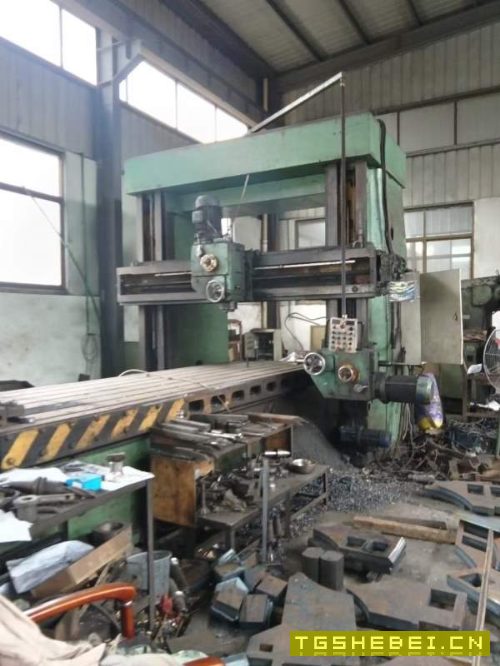 刚刚买下2米6米龙门铣床。龙门过宽两米，工作台。铣头.