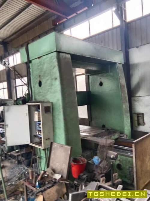 刚刚买下2米6米龙门铣床。龙门过宽两米，工作台。铣头.