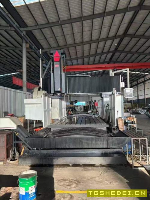 新定乔峰4028龙门，工作台2米4米，门宽2.8米，门高1.4.