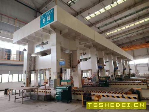 两条台湾迪斯液压机生产线,一条2400打头,一条1200打.