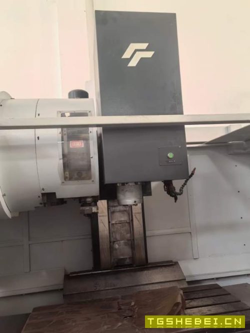 同款两台高配友佳1000加工中心，两线一硬，机械臂刀库.