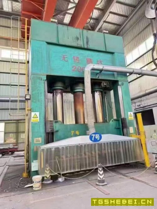 无锡2000吨液压机，台面2.4米3.8米，开口2.5米，油缸.