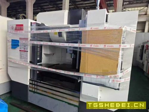 昆山河海全新855加工中心到货，三菱M80系统，三轴滚柱.