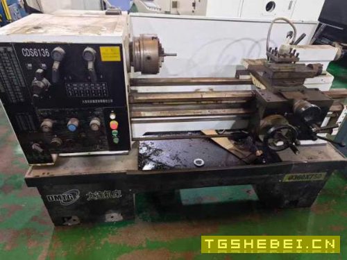 刚到准新机大连6136车床,擦一下几乎全新