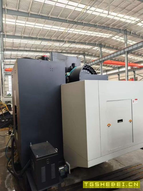 斗山655加工中心，成色很好，bt40主轴带四轴，阿尔法.