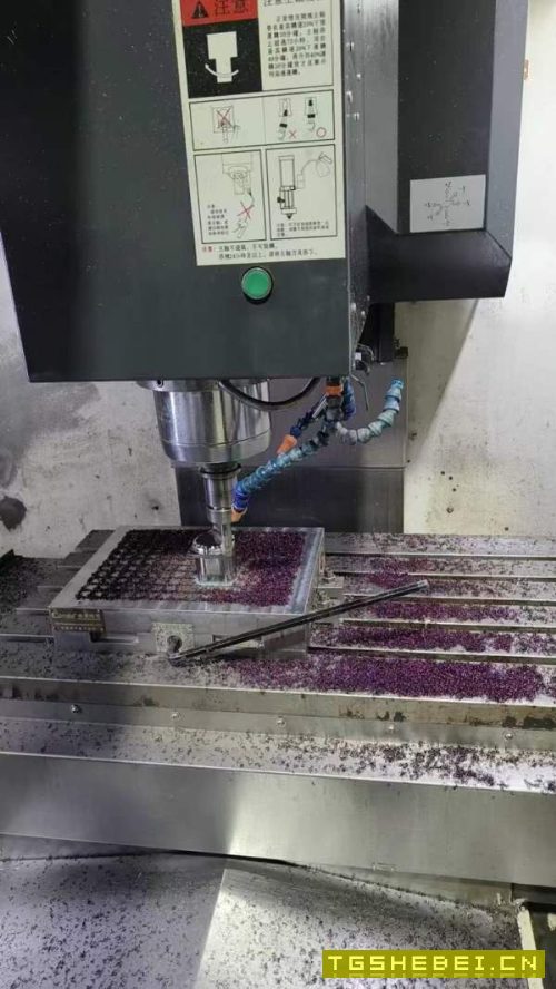 德扬DV850加工中心，2022年出厂，三轴线轨，发那科普.