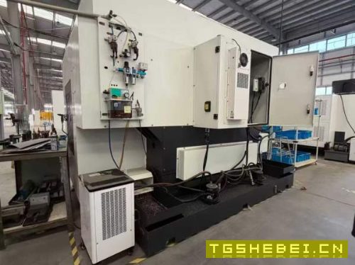 飞纳斯2500钻工中心,Y轴四条线轨