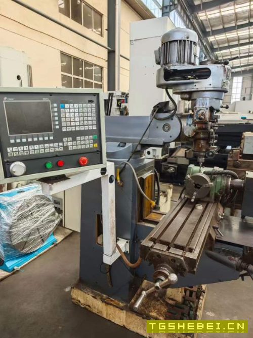 两台炮塔铣床，南通