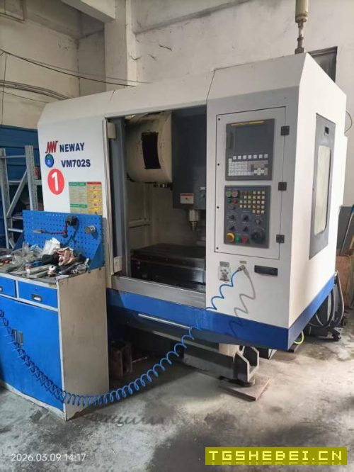 纽威VM702s加工中心，纽威650加工中心，三线轨，刀库2.