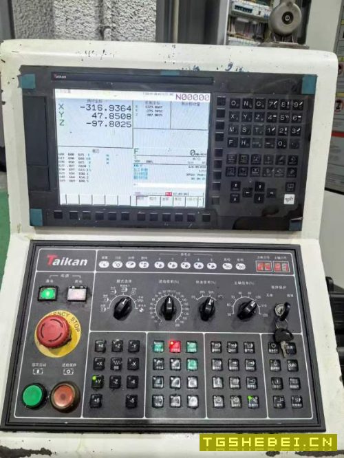 仓库新到同款两台台群2500加工中心，发那科MFPlus系统.