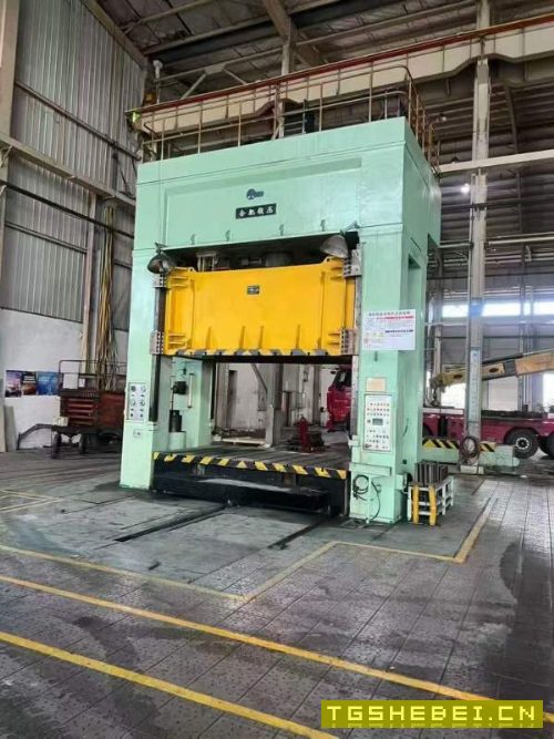 广东工厂刚买4台油压机