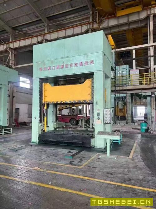 广东工厂刚买4台油压机