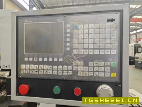 出售两台炮塔铣，后改数控，带后改数控四轴，成色好，.