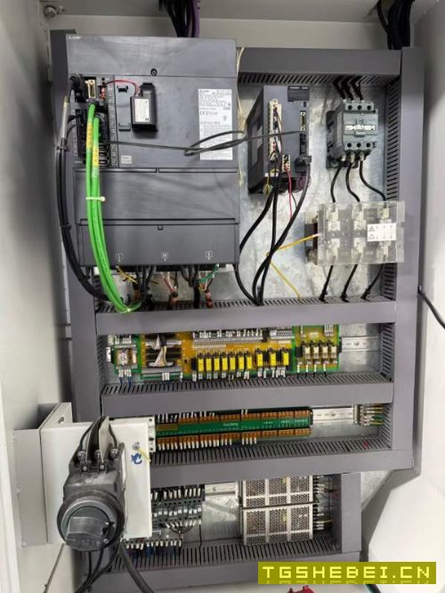 同款2台，峰伟850加工中心，三菱M80系统，三轴线轨，B.