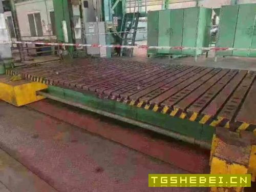 新机安装未用，200吨合模机在位出售，台湾迪斯模具研.