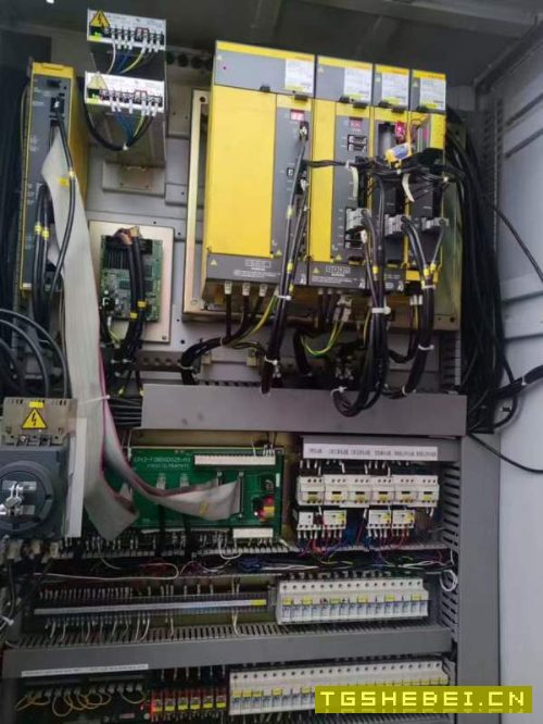 两台台湾友佳FV-800A加工中心，两线一硬、主轴转速100.