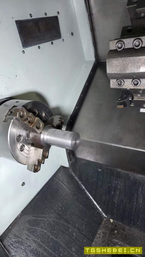 程泰GLS200数控车床，同款2台。发那科TD系统，8寸卡盘.