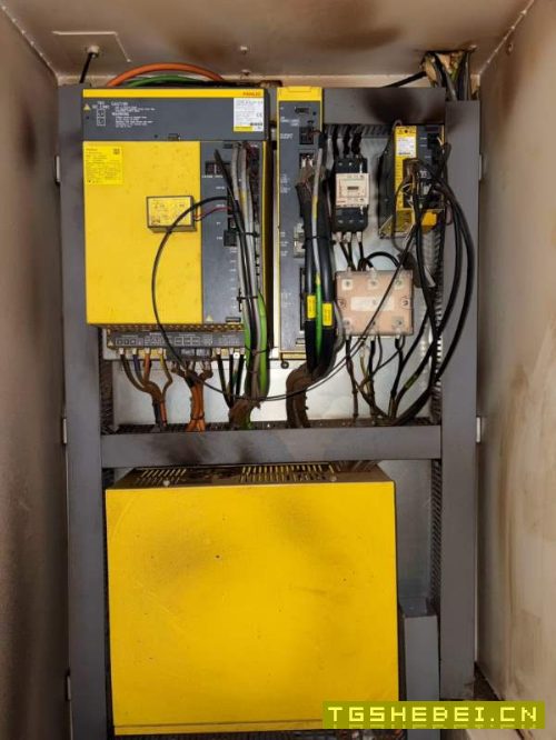 昆山乔地850立式加工中心，配了一个四轴，发那科系统.