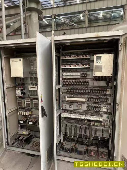 武重5235立式车床，安装少用，加工高度：2500卡盘直径.
