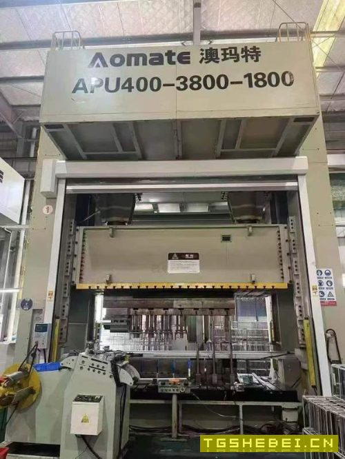 400吨冲床,在位。