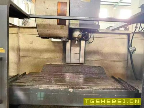 精品友佳825加工中心，三轴行程00，台面，三轴硬轨，.