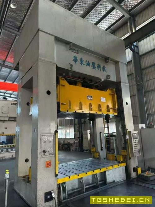 华东,630吨框架油压机,伺服驱动,有效台1800/3000,.