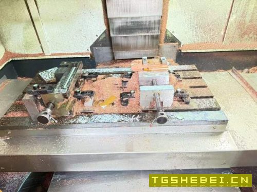 在位出同款两台850，发那科MF系统，两线一硬，带刀库.