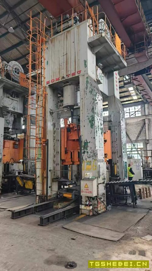 济南二机1250一台。小松的1250的4台，在位急售，打包.