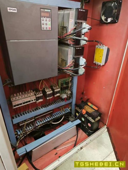 出售两台6150数控车床，长度1米，接电运行正常，价格.