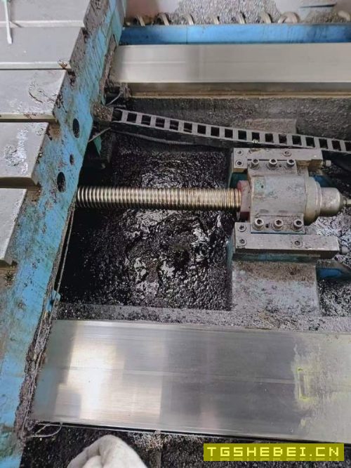 台湾大侨龙门加工中心：型号DWV3200工作台mm龙门宽240.