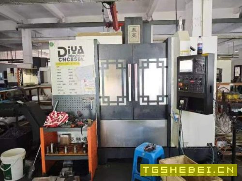同款两台上海鼎亚850立式加工中心，三菱M80系统、三轴.