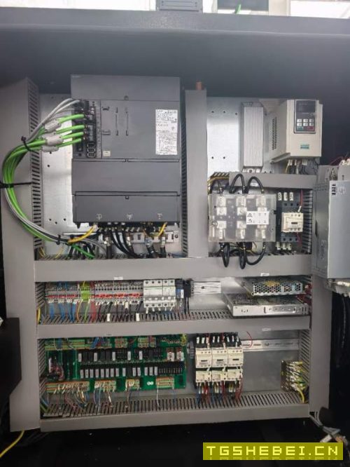台群T-V856S立式加工中心系统：三菱M80主轴:BT40直连1.