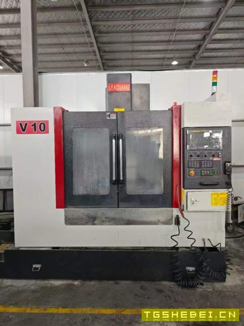 台湾立杨V10加工中心，两线一硬，bt40主轴10000转，工.