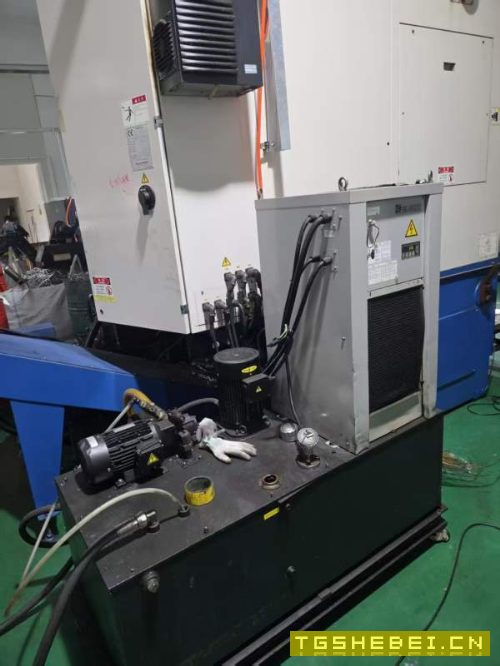 斗山PUMAV550M数控立式车铣中心,发那科系统,工作台.
