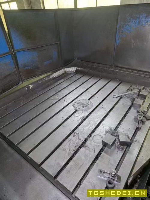 台湾远东110R2数控镗铣床，带60把刀库．全闭环带光栅.