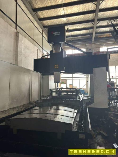 台群4030龙门加工中心,工作台2米4米,门宽3米,门高1.