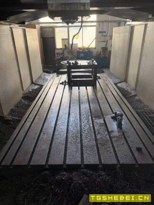 台群4030龙门加工中心,工作台2米4米,门宽3米,门高1.
