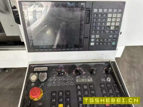 虹光伟业VMC-2500，同款两台三菱M80系统三轴线轨行程2.