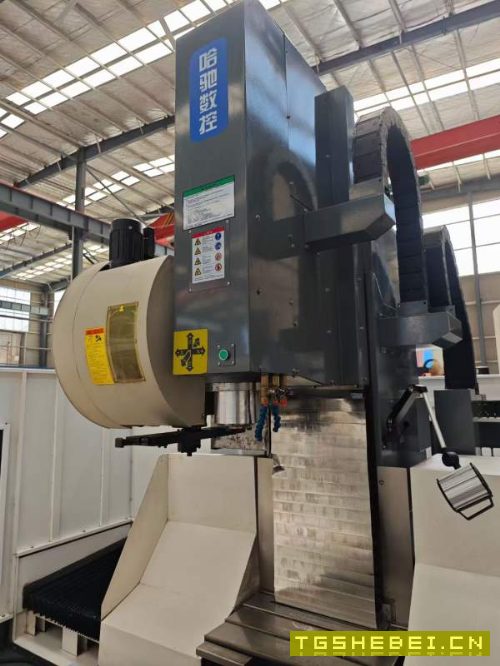 出售哈驰4500型材加工中心，重型机，BT50主轴，工作台.