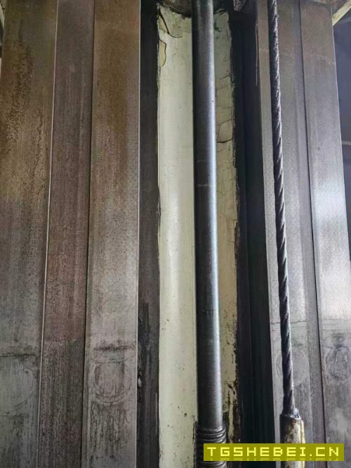在位出售一台正宗昆机611d数显镗床，设备正常运行，导.