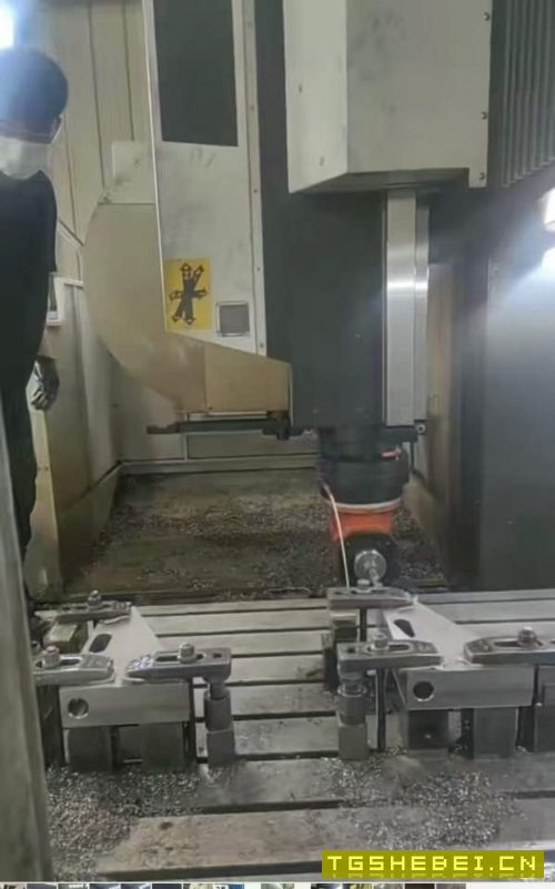 国盛2716数控龙门加工中心一台，两线一硬、发那科系统.
