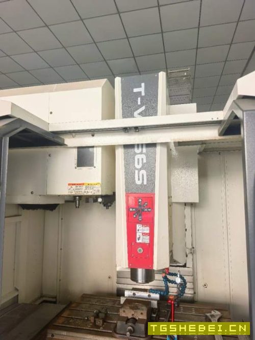 台群T-V856S立式加工中心系统:三菱M80主轴:BT40直连1.
