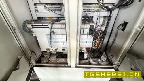 新定海天5028高速龙门加工中心，工作台，门宽2790，三.