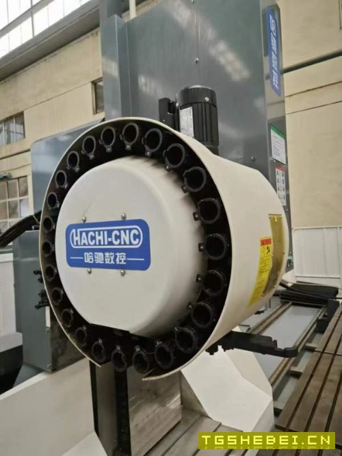 刚刚买下：2024年哈驰4500型材机，bt40主轴，带320谭.