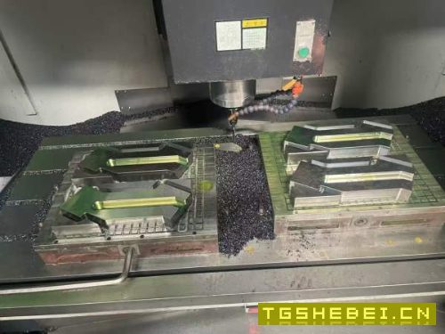 广东买下台湾威立1475、BT40主轴、带刀库发那克款系统.