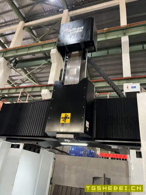库房刚刚清洗完毕重型台群4030龙门加工中心，工作台20.