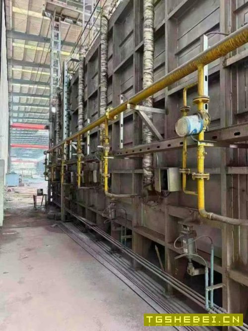 12米100吨天然气台车热处理炉，标牌上有具体的参数