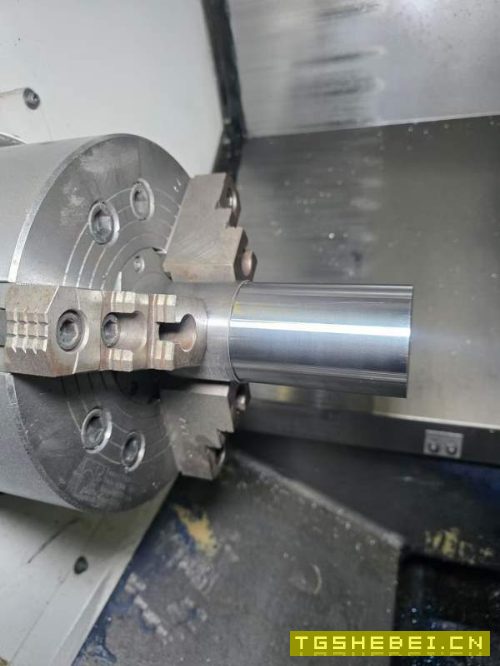 东台2500数控车床，A2-8主轴，10卡盘，精度几个缪，99.
